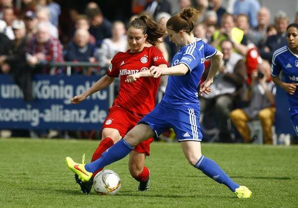 SC Sand - FC Bayern München Sara DAEBRITZ (DÄBRITZ), FCB - Julia ZIRNSTEIN, SC Sand, Aktion quer, Fußball, Frauen, DFB-Pokal, Halbfinale, Saison 2015 2016