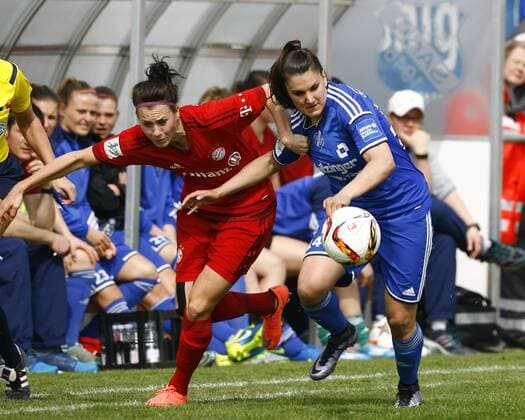 SC Sand - FC Bayern München Nora HOLSTAD, FCB - Jovana DAMNJANOVIC, SC Sand, Aktion quer, Fußball, Frauen, DFB-Pokal, Halbfinale, Saison 2015 2016