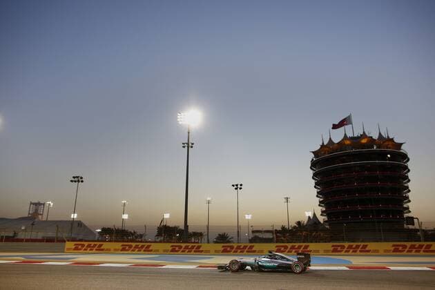 Motorsports: FIA Formula One World Championship WM Weltmeisterschaft 2016, Grand Prix of Bahrain, 44 Lewis Hamilton (GBR, Mercedes AMG Petronas Formula One Team), xHOCHxZWEIx