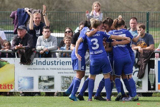 Spielerinnen des SC Sand jubeln über das Tor zum 1:1, Ausgleich, Jubel, Torjubel, Torerfolg, celebrate the goal, goal, celebration, Jubel ueber das Tor, optimistisch, Action, Aktion, Fussball, DFB-Pokal der Frauen, SC Sand - FC Bayern München, xozx