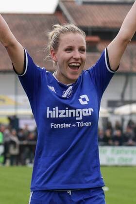 Cecilie Sandvej (Sand, 3) jubelt über den Sieg, Jubel, Freude, Gewinner, Fussball, DFB-Pokal der Frauen, SC Sand - FC Bayern München, xozx