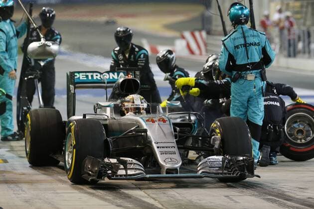 Motorsports: FIA Formula One World Championship WM Weltmeisterschaft 2016, Grand Prix of Bahrain, 44 Lewis Hamilton (GBR, Mercedes AMG Petronas Formula One Team), xHOCHxZWEIx