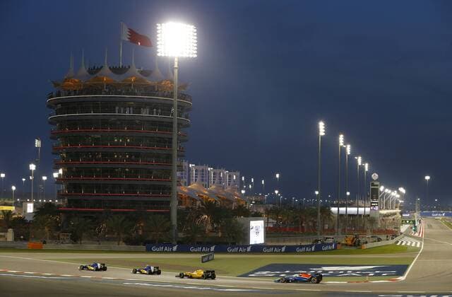 Motorsports: FIA Formula One World Championship WM Weltmeisterschaft 2016, Grand Prix of Bahrain, 12 Felipe Nasr (BRA, Sauber F1 Team), 9 Marcus Ericsson (SWE, Sauber F1 Team), 20 Kevin Magnussen (DEN, Renault Formula 1 Team), 88 Rio Haryanto (IND, Manor Racing F1 Team), xHOCHxZWEIx