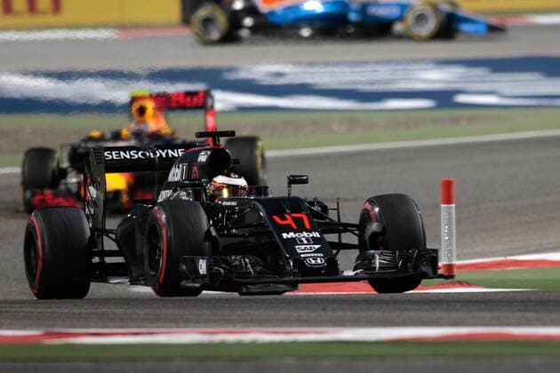FORMULA 1 - Bahrain GP SAKHIR,BAHRAIN,03.APR.16 - MOTORSPORTS, FORMULA 1 - FIA World Championship WM Weltmeisterschaft Grand Prix of Bahrain, Bahrain International Circuit, award ceremony. Image shows test driver Stoffel Vandoorne (BEL McLaren Honda). GEPAxpictures xFritzxMueller