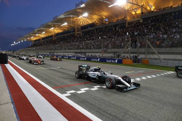 Motorsports: FIA Formula One World Championship WM Weltmeisterschaft 2016, Grand Prix of Bahrain, 6 Nico Rosberg (GER, Mercedes AMG Petronas Formula One Team), start, mass, Masse, Menge, viele, many xHOCHxZWEIx