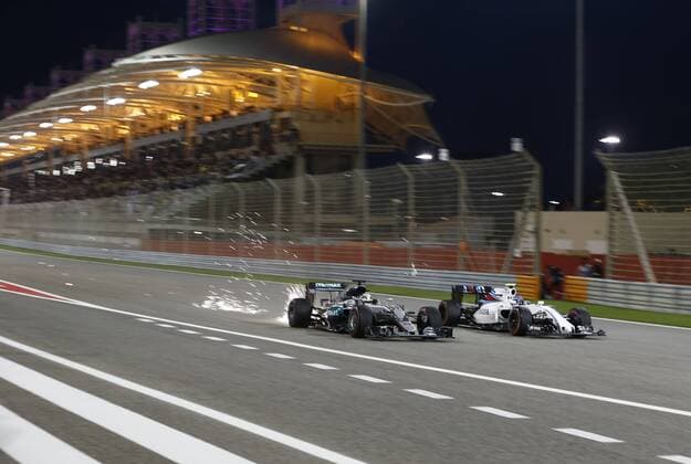 Motorsports: FIA Formula One World Championship WM Weltmeisterschaft 2016, Grand Prix of Bahrain, 44 Lewis Hamilton (GBR, Mercedes AMG Petronas Formula One Team), 77 Valtteri Bottas (FIN, Williams Martini Racing), xHOCHxZWEIx