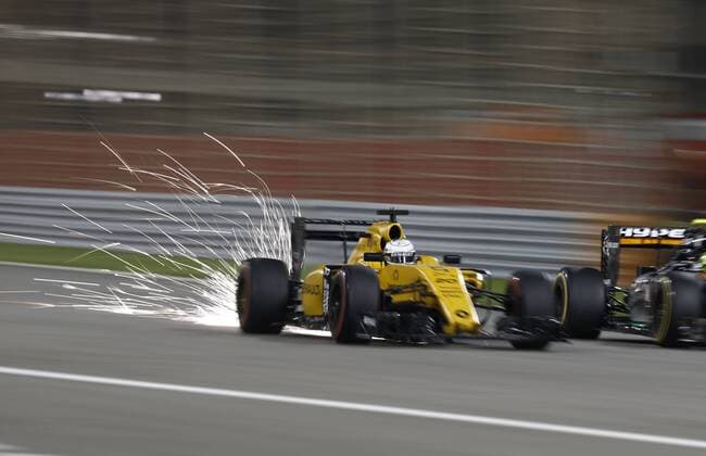 Motorsports: FIA Formula One World Championship WM Weltmeisterschaft 2016, Grand Prix of Bahrain, 20 Kevin Magnussen (DEN, Renault Formula 1 Team), xHOCHxZWEIx