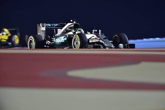 Motorsports: FIA Formula One World Championship WM Weltmeisterschaft 2016, Grand Prix of Bahrain, 44 Lewis Hamilton (GBR, Mercedes AMG Petronas Formula One Team), xHOCHxZWEIx