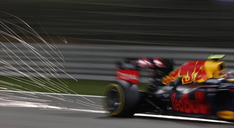 Motorsports: FIA Formula One World Championship WM Weltmeisterschaft 2016, Grand Prix of Bahrain, 26 Daniil Kvyat (RUS, Red Bull Racing), xHOCHxZWEIx