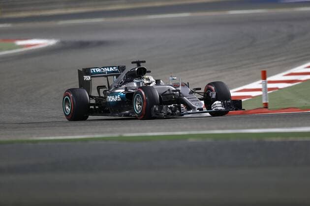 Motorsports: FIA Formula One World Championship WM Weltmeisterschaft 2016, Grand Prix of Bahrain, 44 Lewis Hamilton (GBR, Mercedes AMG Petronas Formula One Team), xHOCHxZWEIx