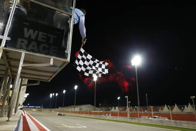 Motorsports: FIA Formula One World Championship WM Weltmeisterschaft 2016, Grand Prix of Bahrain, finish flag, Flagge, Fahne, finishflag, Zielflagge, Zielfahne, feature xHOCHxZWEIx