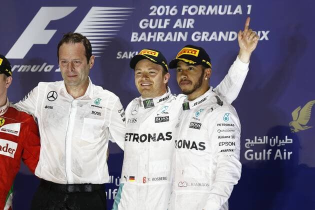 Motorsports: FIA Formula One World Championship WM Weltmeisterschaft 2016, Grand Prix of Bahrain, Aldo Costa (ITA, Mercedes AMG Petronas Formula One Team), 6 Nico Rosberg (GER, Mercedes AMG Petronas Formula One Team), 44 Lewis Hamilton (GBR, Mercedes AMG Petronas Formula One Team), xHOCHxZWEIx