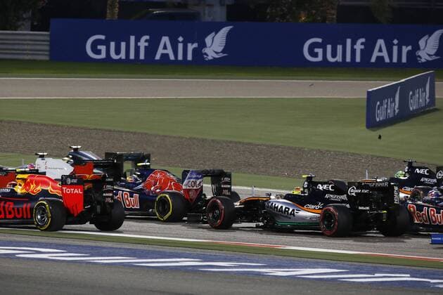 Motorsports: FIA Formula One World Championship WM Weltmeisterschaft 2016, Grand Prix of Bahrain, 26 Daniil Kvyat (RUS, Red Bull Racing), 55 Carlos Sainz Junior (ESP, Scuderia Toro Rosso), 11 Sergio Perez (MEX, Sahara Force India F1 Team), xHOCHxZWEIx