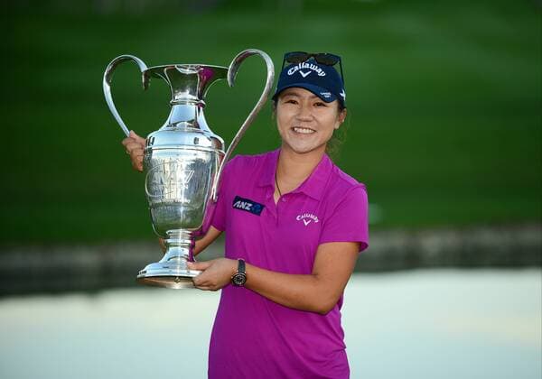 April 3, 2016: Lydia Ko of New Zealand, World 1 and 2016 ANA Inspiration Champion celebrates with her Caddie Jason Hamilton, her Mom and Sister upon completion of the final round of the ANA Inspiration LPGA Golf Damen Golf Tournament at the Mission Hills Country Club, in Rancho Mirage, Ca. (Photo by Bruce Sherwood Icon Sportswire) GOLF: APR 03 LPGA - ANA Inspiration - Final Round Icon16040313 EDITORIAL USE ONLY