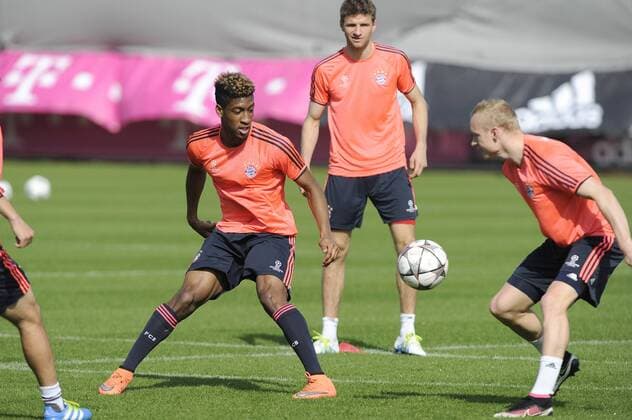 v.li:Kingsley COMAN (Bayern Muenchen),Thomas MUELLER (MÜLLER,Bayern Muenchen),Sebastian RODE (Bayern Muenchen),Aktion,Zweikampf. Training FC Bayern Muenchen vor dem Champions League Spiel gegen Benfica Lissabon. Fussball 1. Bundesliga,am 04.4.2016.