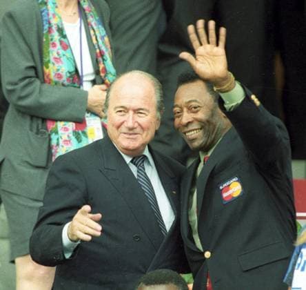 Fußball, EM Finale 2000 in Rotterdam, Frankreich - Italien 2-1 n.V. Fussball-Europameisterschaft 2000 in Belgien Niederlande Finale: Frankreich - Italien 2:1 n.V. Sepp Blatter und Pele HM