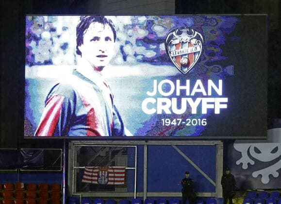 Spanish League match between UD Levante and Sporting Gijon. In this picture, homage to Johan Cruyff. xJOSExANTONIOxSANZx 