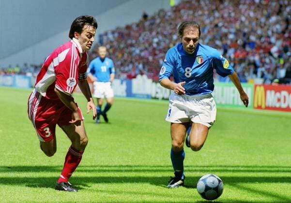 Football - 2000 UEFA European Championship EM Europameisterschaft - Group B: Turkey 1 Italy 2 Antonio Conte of Italy, at the GelreDome, Arnhem, Netherlands. 11 06 2000 