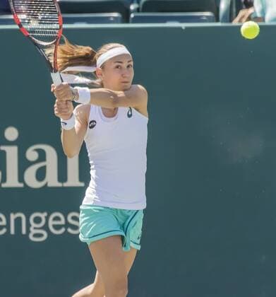 April 5, 2016 - Charleston, SC, U.S. - Charleston, SC - Apr 05, 2016: Q Aleksandra Krunic (SRB) returns a volley to Samantha Stosur (AUS) 10 during their Volvo Car Open match at the Family Circle Tennis Center in Charleston, SC. Tennis 2016: WTA Tennis Damen Volvo Car Open Apr 05 - ZUMAa55_