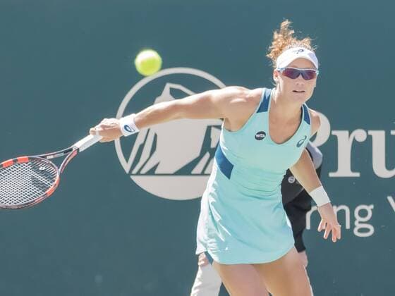 April 5, 2016 - Charleston, SC, U.S. - Charleston, SC - Apr 05, 2016: Samantha Stosur (AUS) 10 returns a volley to Q Aleksandra Krunic (SRB) during their Volvo Car Open match at the Family Circle Tennis Center in Charleston, SC. Tennis 2016: WTA Tennis Damen Volvo Car Open Apr 05 - ZUMAa55_