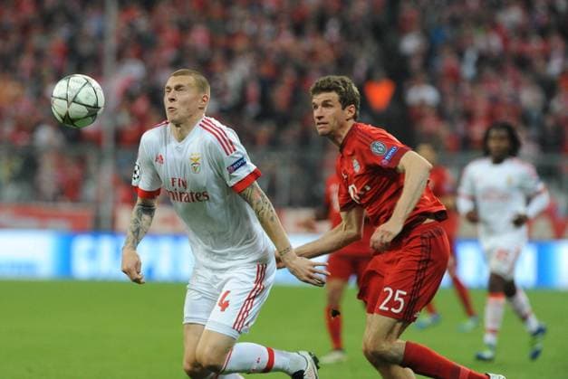 Muenchen vl. Victor Lindeloef (Benfica Lissabon) gegen Thomas Mueller (FC Bayern Muenchen) , Bayern Muenchen - Benfica Lissabon, Fussball ,Champions League, Viertelfinale, 05.04.2016 , Copyright: Stuetzle xEibner-Pressefoto ep_wse