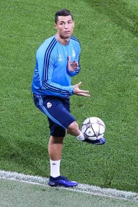 Bilder des Tages - SPORT Cristiano Ronaldo (Real Madrid) - Champions League Viertelfinale Saison 2015-2016 Abschlusstraining und Pressekonferenz Real Madrid in der Volkswagen Arena in Wolfsburg - Freisteller,Deutschland, Fussball, Mann,Männer,05.04.2016