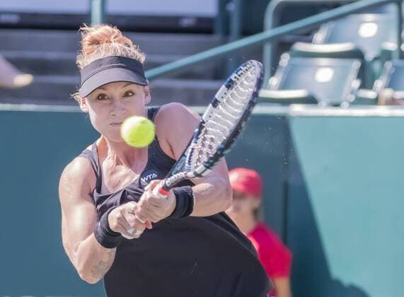 April 5, 2016 - Charleston, SC, U.S. - Charleston, SC - Apr 05, 2016: Bethanie Mattek-Sands (USA) plays against Teliana Pereira during the Volvo Car Open at the Family Circle Tennis Center in Charleston, SC. Tennis 2016: WTA Tennis Damen Volvo Car Open Apr 05 - ZUMAa55_