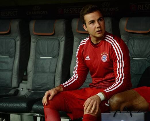 05.04.2016, xjhx, Fussball Champions League, FC Bayern Muenchen - Benfica Lissabon, emspor, v.l. Mario Goetze (FC Bayern Muenchen) auf der Bank