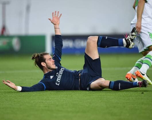 Gareth BALE (Real) enttaeuscht am Boden. Fussball international: UEFA Championsleague, Saison 2015 2016, Viertelfinale Hinspiel: VfL Wolfsburg - Real Madrid in Wolfsburg, Deutschland am 06.04.2016,