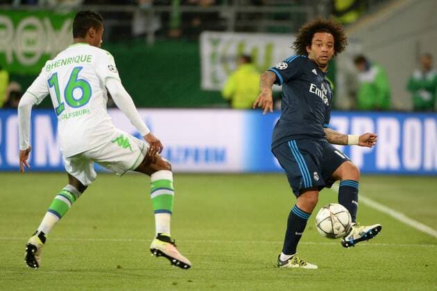 v.li.: Bruno HENRIQUE (VfL Wolfsburg, 16) MARCELO (Real Madrid, 12) spielt einen Pass, Fussball, UEFA Champions League, VfL Wolfsburg - Real Madrid, xslx