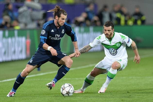 Fußball Champions League Viertelfinale VfL Wolfsburg - Real Madrid am 06.04.2016 in der Volkswagen-Arena in Wolfsburg Gareth Bale ( Madrid ), links - Vieirinha ( Wolfsburg ), rechts Foto: Osnapix TT