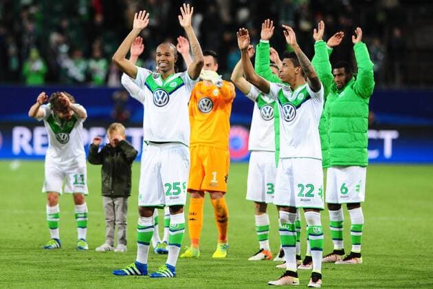 Fussball Champions League Viertelfinale VfL Wolfsburg - Real Madrid am 06.04.2016 in der Volkswagen Arena in Wolfsburg Schlussjubel bei der Mannschaft vom VfL Wolfsburg xPBJPGx