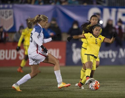 April 6, 2016 - East Hartford, Connecticut, U.S - Colombia midfielder LIANA SALAZAR (6) defending the ball against United States of America midfielder ALLIE LONG (23) at Pratt & Whitney Stadium in East Hartford, CT Soccer 2016 - International Friendly Länderspiel U.S. Women s national team Nationalteam vs. Colombia 7-0. - ZUMAs192