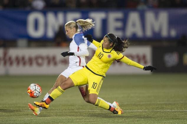 April 6, 2016 - East Hartford, Connecticut, U.S - Colombia midfielder YORELY RINCON (10) and United States of America midfielder ALLIE LONG (23) fight for the ball in the midfield during the first half at Pratt & Whitney Stadium in East Hartford, CT Soccer 2016 - International Friendly Länderspiel U.S. Women s national team Nationalteam vs. Colombia 7-0. - ZUMAs192