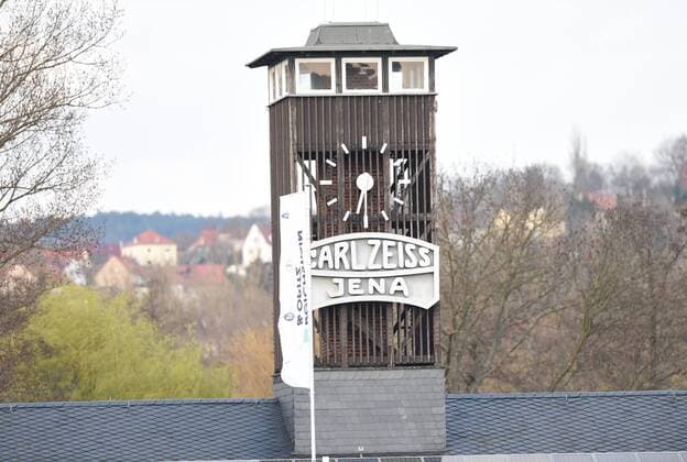 Fussball, Herren, Saison 2015 16, Regionalliga Nordost (Nachholspiel des 20. Spieltages), FC Carl Zeiss Jena - BFC Dynamo 2:1, Zeiss-Linse, 06.04. 2015,