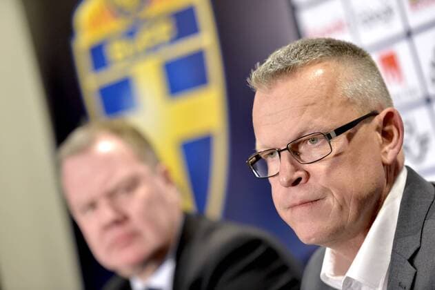 160407 Jan Andersson wird nach der EM 2016 Schweden s neuer Nationaltrainer - PK in Stockholm. Till vänster Svenska Fotbollsförbundets ordförande Karl-Erik Nilsson.  Copyright: JOELxMARKLUND BB160407JM008