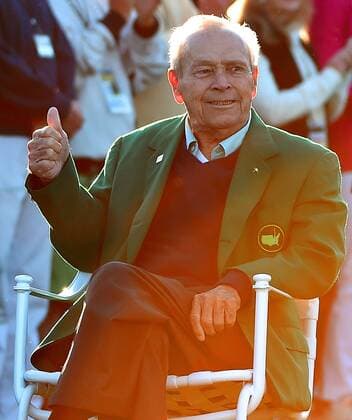 April 7, 2016 - Augusta, GA, USA - Honorary Starter Arnold Palmer gives the thumbs up to fans as they applaud at Augusta National Golf Club on April 7, 2016 Augusta, Ga. Palmer along with Jack Nicklaus and Gary Player were Honorary Starts for The Masters. Masters - ZUMAm67_
