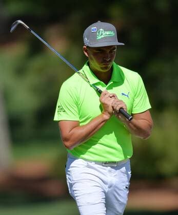Rickie Fowler reacts after hitting a chip shot on the 7th hole in the first round of the 2016 Masters Tournament at Augusta National in Augusta, Georgia on April 7, 2016.  MAS20160407164 KEVINxDIETSCH