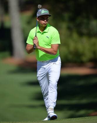Rickie Fowler reacts after hitting a chip shot on the 7th hole in the first round of the 2016 Masters Tournament at Augusta National in Augusta, Georgia on April 7, 2016.  MAS20160407165 KEVINxDIETSCH