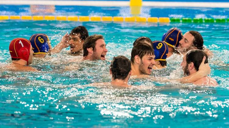 Team ESP cheers for Olympic qualification FINA Men s Water polo Wasserball Olympic Games Olympische Spiele Olympia OS Qualifications Tournament 2016 quarter final Canada CAN (White) Vs Spain ESP (Blue) Trieste, Italy - Swimming Pool Nationalteam Länderspiel GiorgioxScala