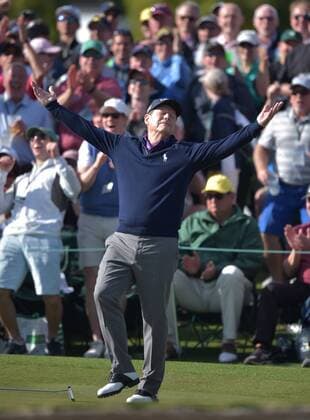 Fans and Tom Watson react after Watson misses a putt for birdie on the 18th green in the second round of the 2016 Masters Tournament at Augusta National in Augusta, Georgia on April 8, 2016. Tom Watson missed the cut with a score of 8 over par in his last ever Masters.  MAS20160408162 KEVINxDIETSCH