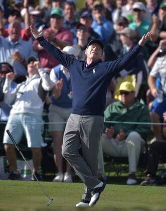 Fans and Tom Watson react after Watson misses a putt for birdie on the 18th green in the second round of the 2016 Masters Tournament at Augusta National in Augusta, Georgia on April 8, 2016. Tom Watson missed the cut with a score of 8 over par in his last ever Masters.  MAS20160408163 KEVINxDIETSCH