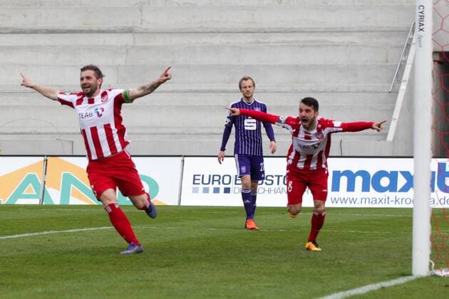 Erfurt, 090416 , FC Rot Weiß Erfurt spielt im Steigerwaldstadion gegen den VFL Osnabrück, die Erfurter Fans dürfen das erste mal auf die neue Nordtribüne im Bild: Torjubel nach dem 2:1 durch Luka Odak ( Erfurt ), im Bild Sebastian Tyrala und Carsten Kammlott