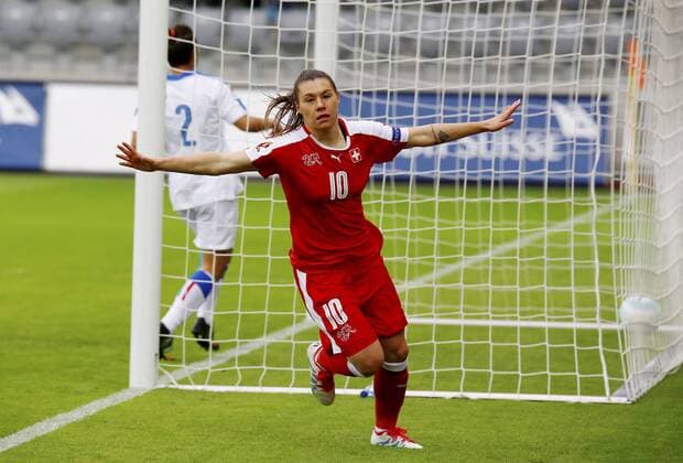 09.04.2016 Biel Fussball Frauen EM-Qualifikation Schweiz - Italien Bild zeigt Torjubel Ramona Bachmann (SUI) 