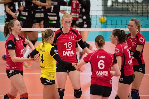 09.04.2016, Halle Berg Fidel, Muenster Volleyball, Bundesliga Frauen, Play-offs Halbfinale, USC Münster Muenster vs. Dresdner SC Sarah Petrausch ( 13 Muenster), Linda Dörendahl Doerendahl ( 14 Muenster), Leonie Schwertmann ( 18 Muenster), Sina Fuchs ( 6 Muenster), Irina Kemmsies ( 2 Muenster), Michala Kvapilova ( 4 Muenster) enttäuscht enttaeuscht traurig