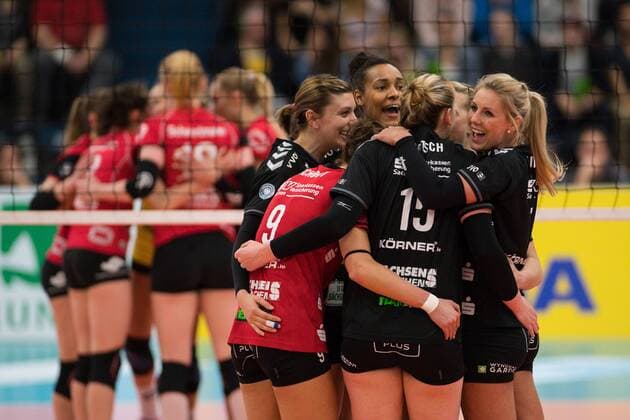 09.04.2016, Halle Berg Fidel, Muenster Volleyball, Bundesliga Frauen, Play-offs Halbfinale, USC Münster Muenster vs. Dresdner SC Jubel Gina Mancuso ( 17 Dresden), Myrthe Schoot ( 9 Dresden), Michelle Bartsch ( 15 Dresden), Nneka Onyejekwe ( 18 Dresden), Kristina Mikhailenko ( 3 Dresden), Laura Dijkema ( 7 Dresden)