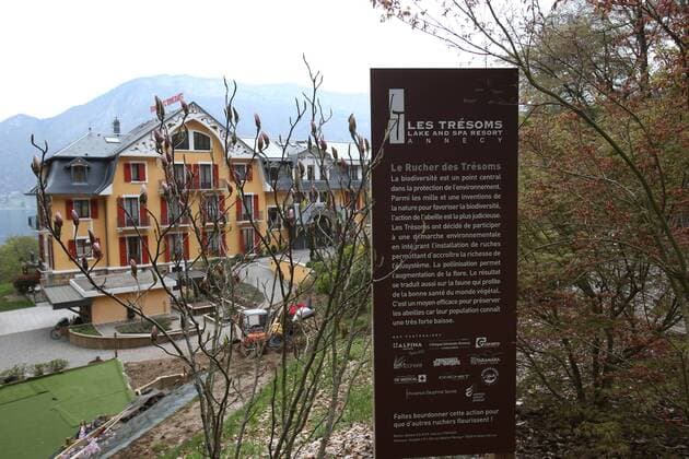 Fußball, EURO 2016, Quartier der Nationalmannschaft Islands in Annecy Le Vieux SOCCER - UEFA EURO EM Europameisterschaft Fussball 2016, preview ANNECY-LE-VIEUX,FRANCE,09.APR.16 - SOCCER - UEFA European Championship EM Europameisterschaft 2016 in France, preview, base camp team Iceland, Les Tresoms Lake and Spa Resort. Image shows the main building. GEPAxpictures xAndreasxPranter