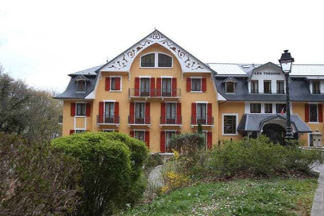 Fußball, EURO 2016, Quartier der Nationalmannschaft Islands in Annecy Le Vieux SOCCER - UEFA EURO EM Europameisterschaft Fussball 2016, preview ANNECY-LE-VIEUX,FRANCE,09.APR.16 - SOCCER - UEFA European Championship EM Europameisterschaft 2016 in France, preview, base camp team Iceland, Les Tresoms Lake and Spa Resort. Image shows the main building. GEPAxpictures xAndreasxPranter
