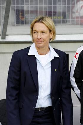 09.04.2016 Biel Fussball Frauen EM-Qualifikation Schweiz - Italien 2:1 Bild zeigt Martina Voss - Tecklenburg Trainerin (SUI) . Aktion Einzelbild 