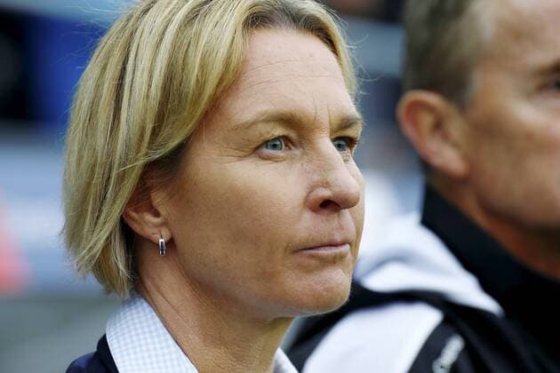 09.04.2016 Biel Fussball Frauen EM-Qualifikation Schweiz - Italien 2:1 Bild zeigt Martina Voss - Tecklenburg Trainerin (SUI) . Aktion Einzelbild 